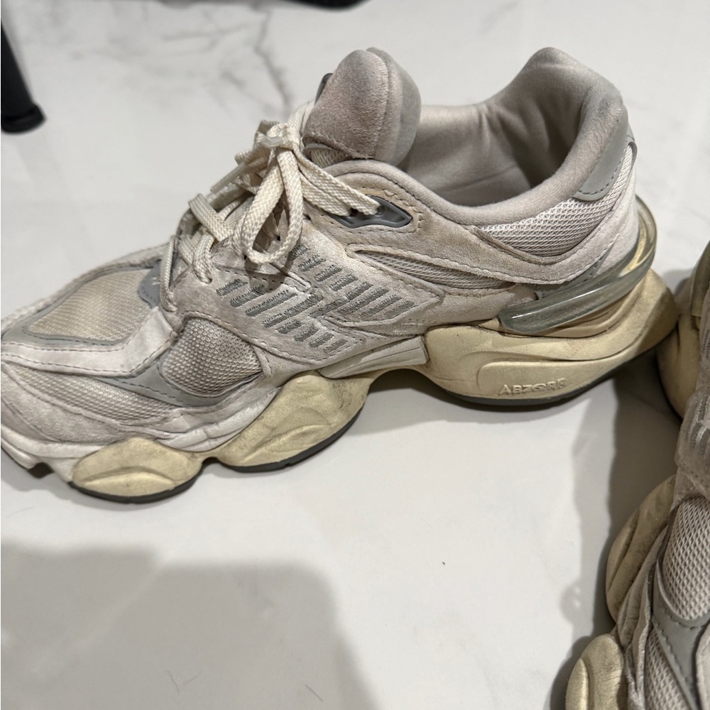 New Balance - Picture 2 of 5